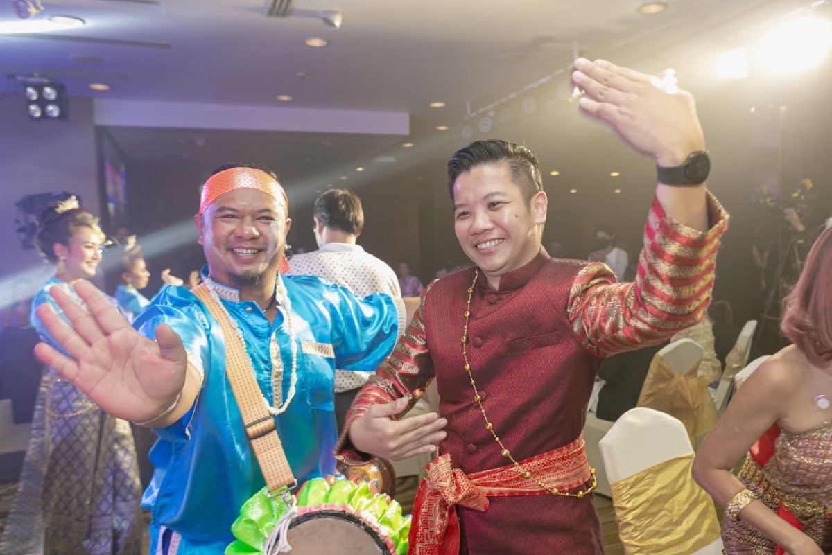 Leaders collaborating at an event