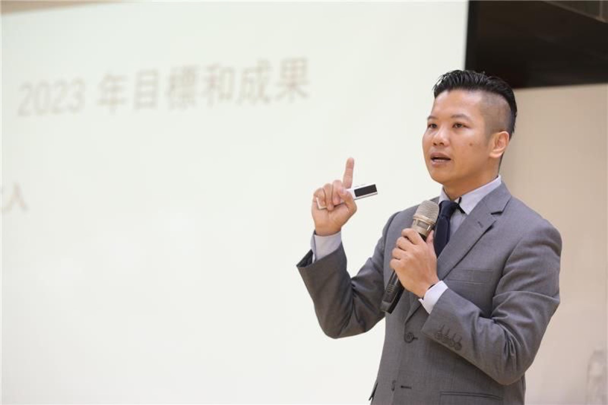 Mikael Chew presenting